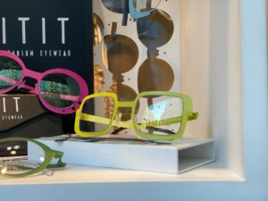 Fabricación gafas Taitit titanio hechas en España en Asun Oliver Ópticas en Valencia