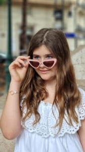Marta con gafas de madera Nina Mûr